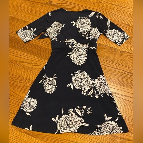 Vince Camuto Navy Floral Stretchy Short Sleeve Wrapped Tea Cocktail Dress - Picture 6 of 14